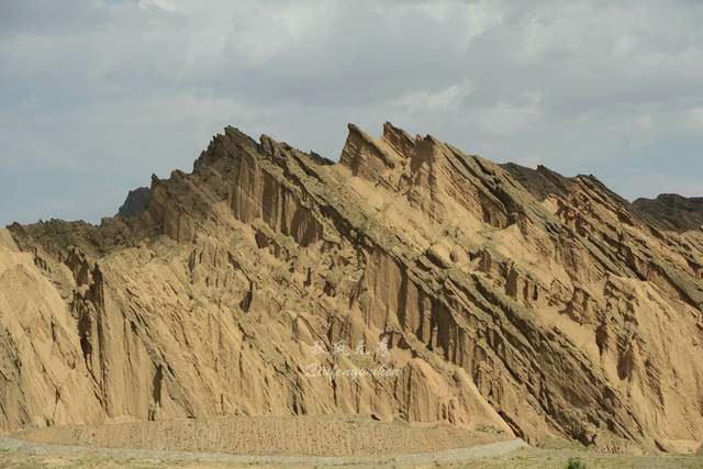 天山|红色山崖，幽静峡谷，库车感受天山神秘大峡谷的绚丽色彩