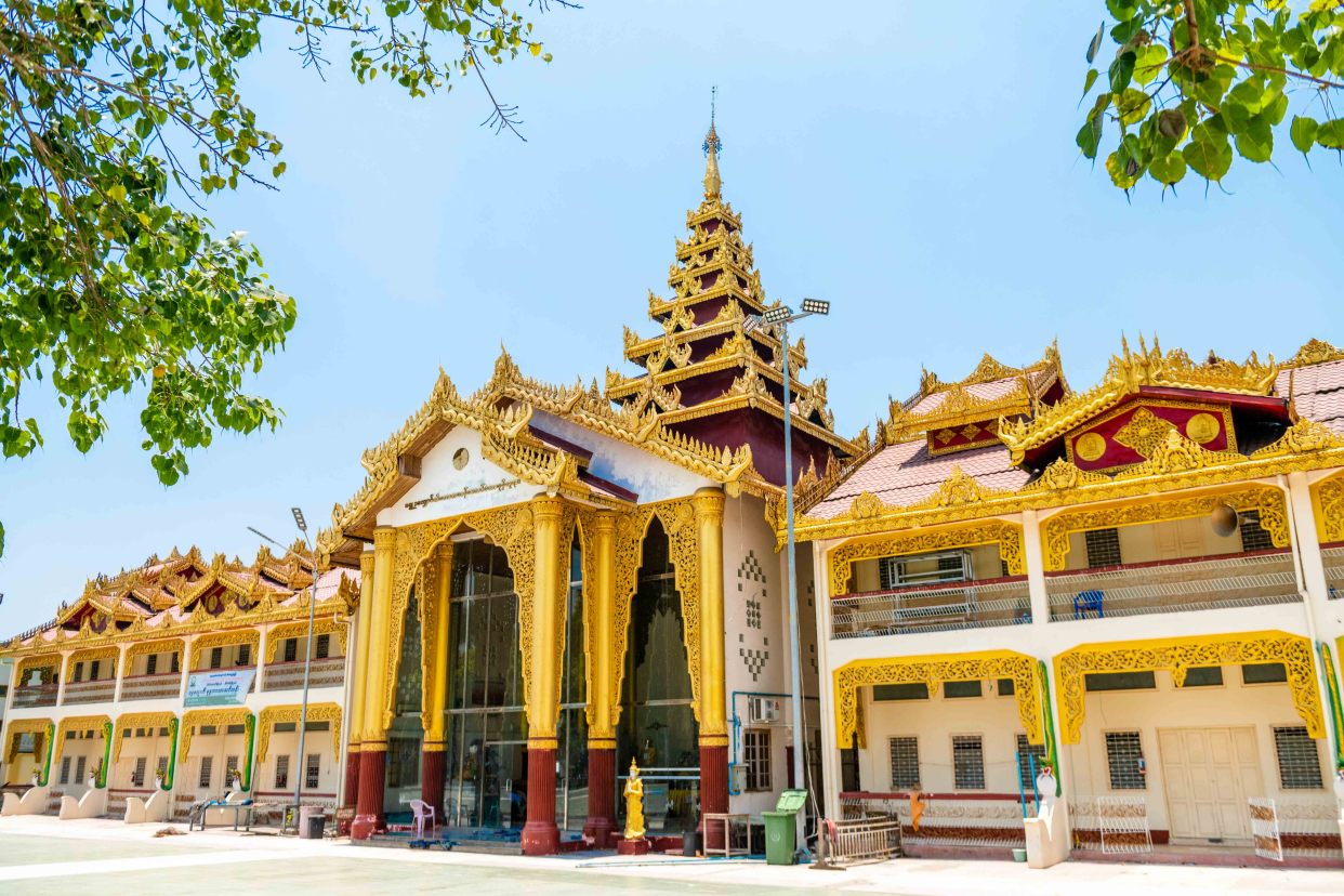 缅甸超豪气寺庙，内有5000多颗宝石，还藏着释迦牟尼的八根头发