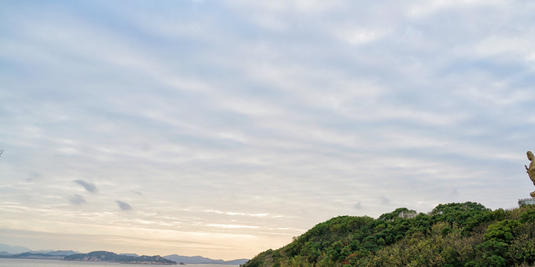普陀山明明在浙江东海，为何称菩萨为南海观音？外地游客都糊涂了