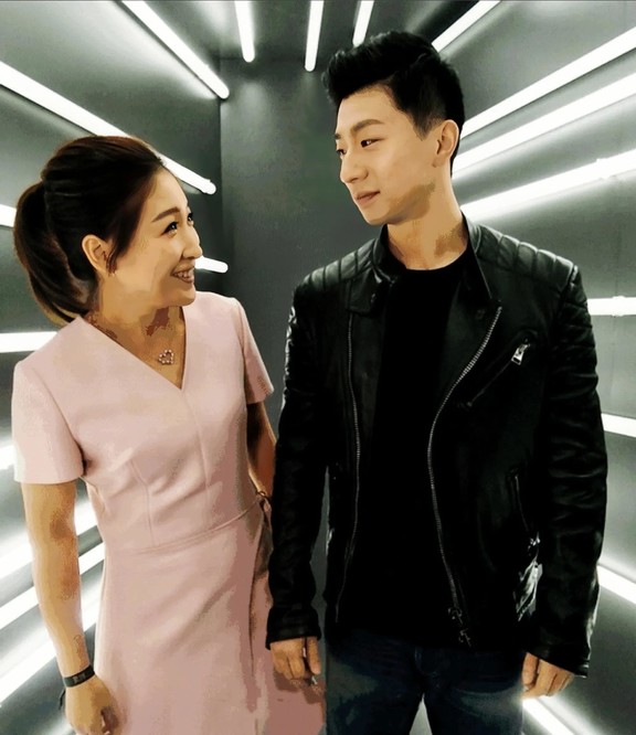 来"陪练"的马龙与刘诗雯并排走,又击掌,真是太暖了_是一种_训练_温州