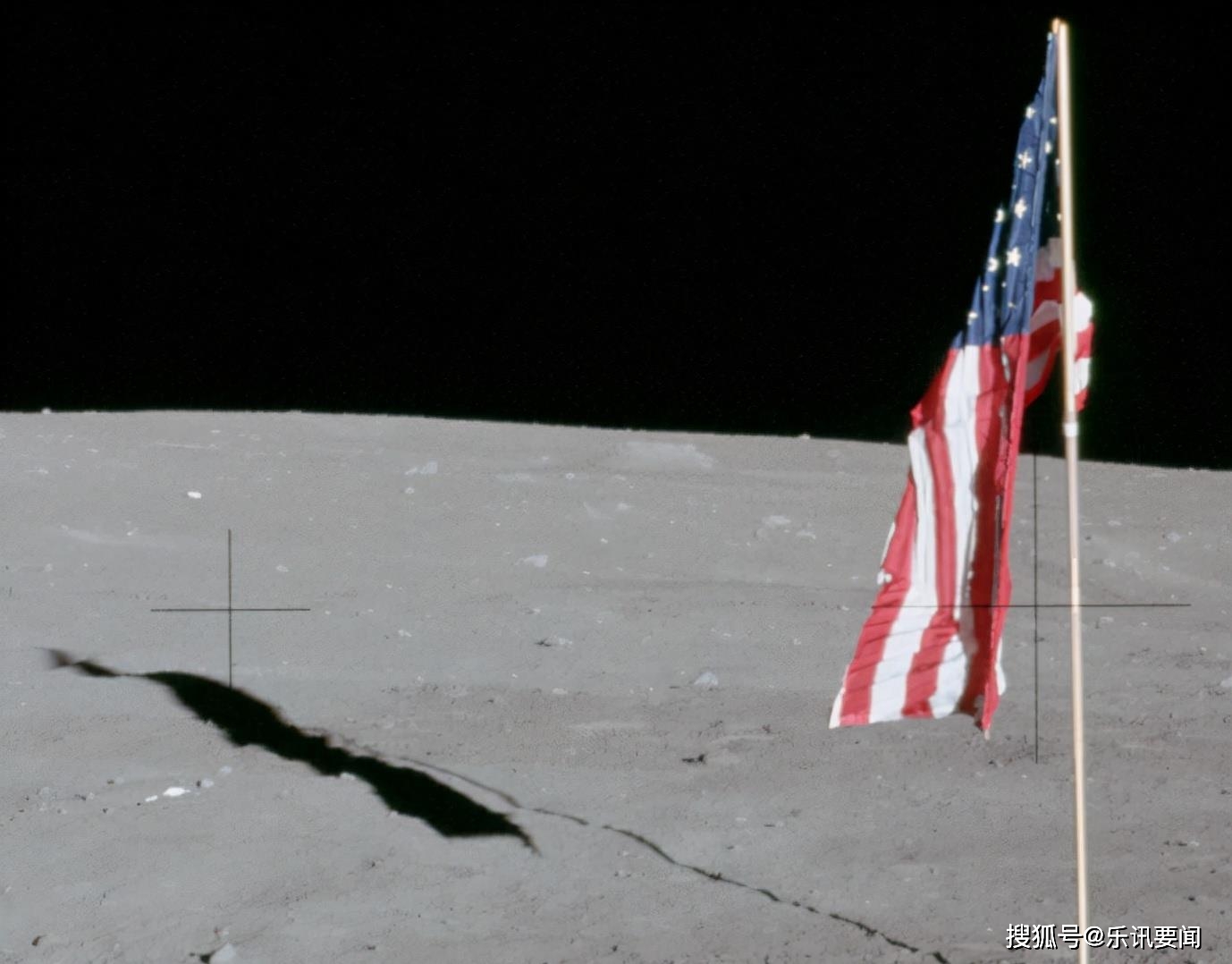 美国月球卫星,秘密偷拍嫦娥飞船登月画面,国旗都能看清_表面_中国