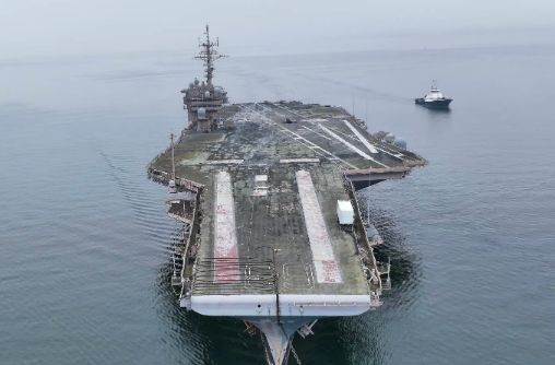 原创美国海军小鹰号航母以05美分的价格被卖给造船厂拆除