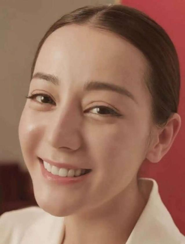 周冬雨继千金妆、奶醉妆后，又一妆容走红？求求女明星们别再无脑跟风