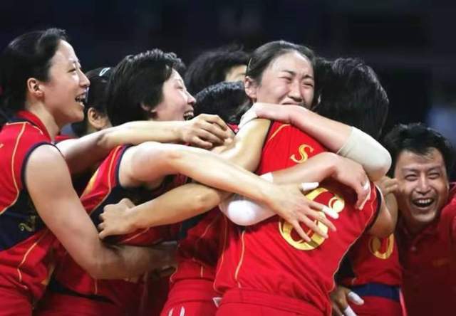 中国女排|国际排联公布年度最佳球员，中国女排无人上榜，郎平终于不再沉默