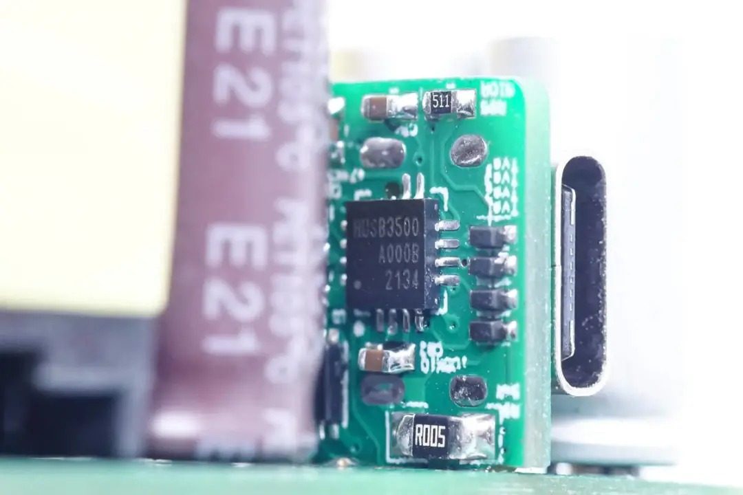 必易微带来PFC+QR全套国产120W氮化镓快充解决方案