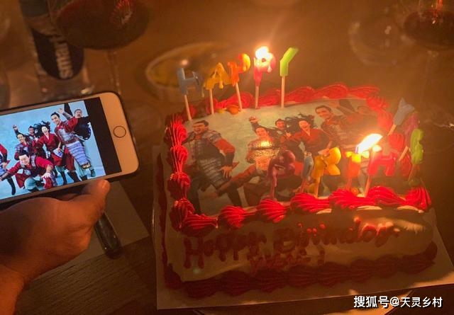 自己怎么给自己过生日拍照 58198271de6c4b888703ed7877177518.jpeg