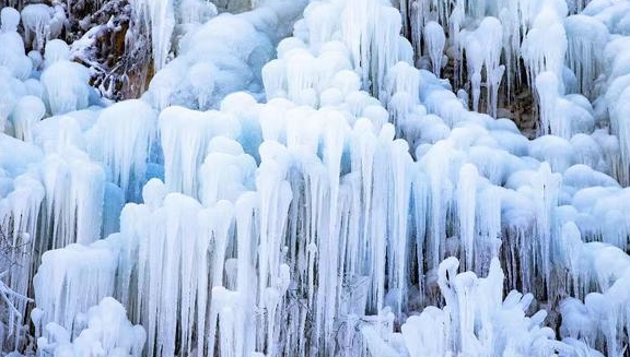 到此一游｜冬天去京郊看冰瀑，仿佛置身冰雪奇缘童话世界