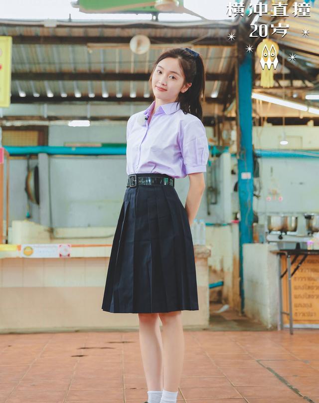 校服 火箭少女校服造型，吴宣仪段奥娟PK清新感，Sunnee终于穿了裙
