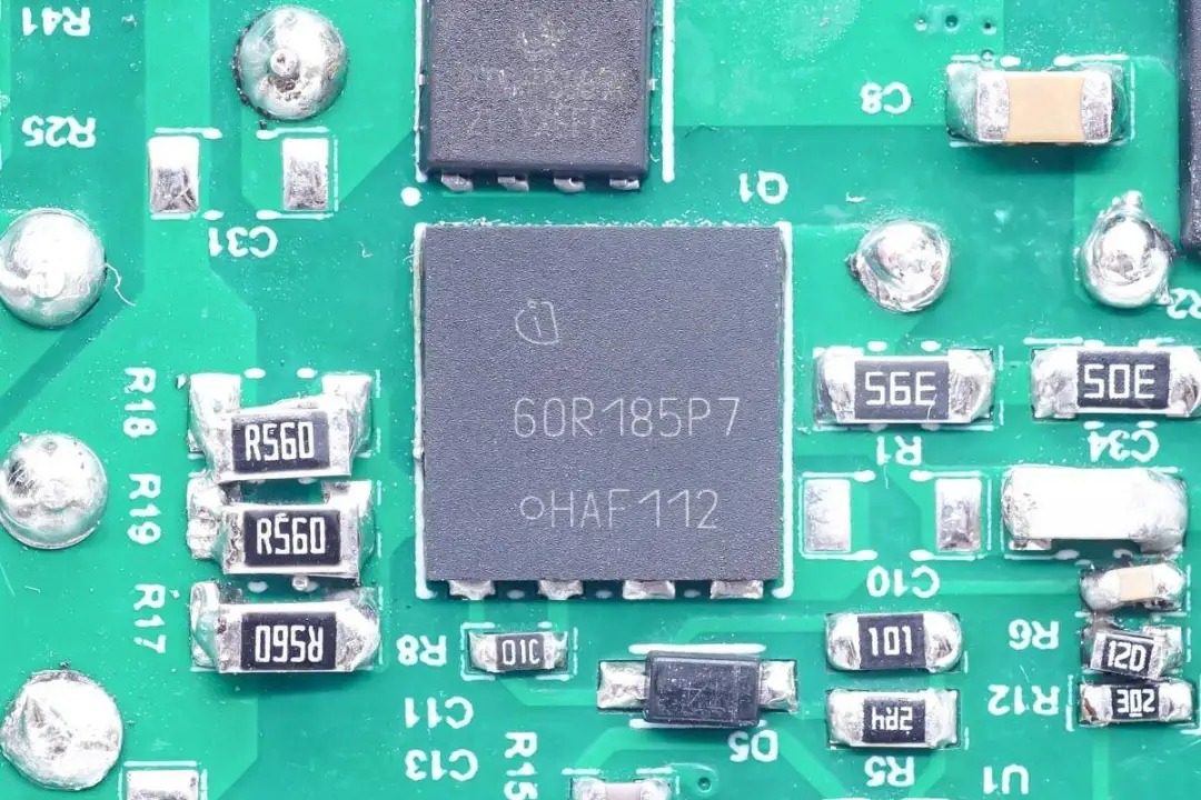 必易微带来PFC+QR全套国产120W氮化镓快充解决方案