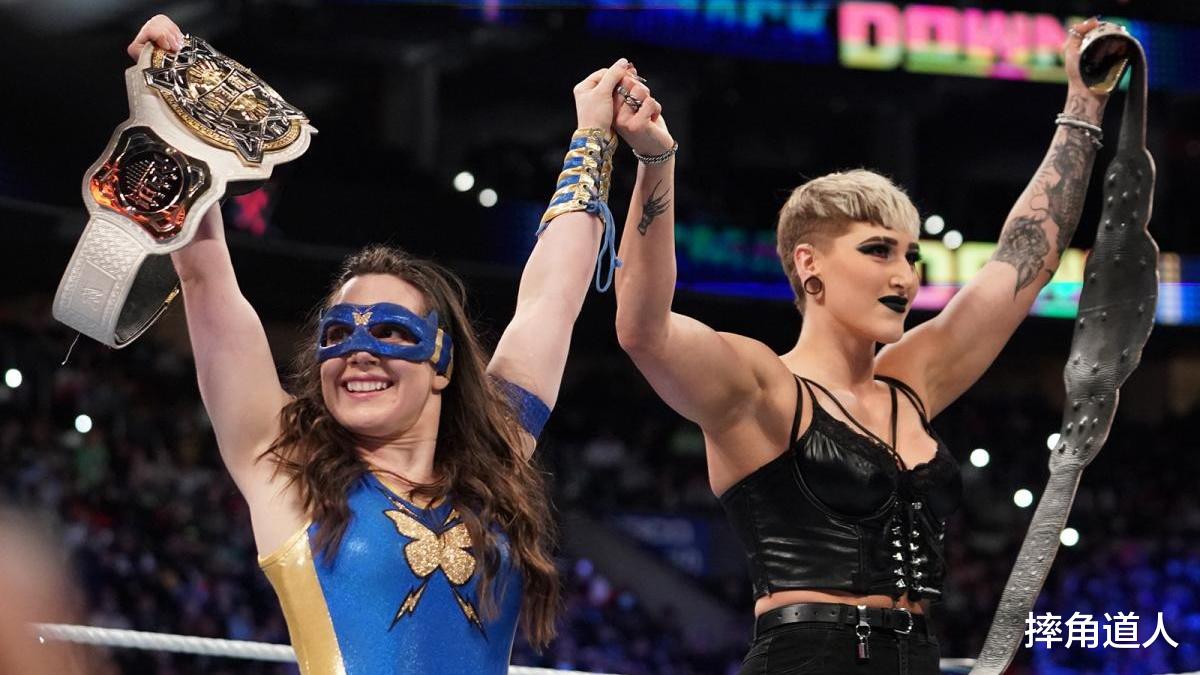 从一个多月斩获wwe女子冠军到满场挨打雷亚究竟踏错了哪一步