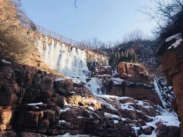 郑州有一套路景区，大门离停车场4公里，一个景区却要买3张票