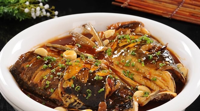 怎么做红烧鱼头好吃又简单 89e2f2d0cce943eeb5c9888f93dbc2dd.jpeg