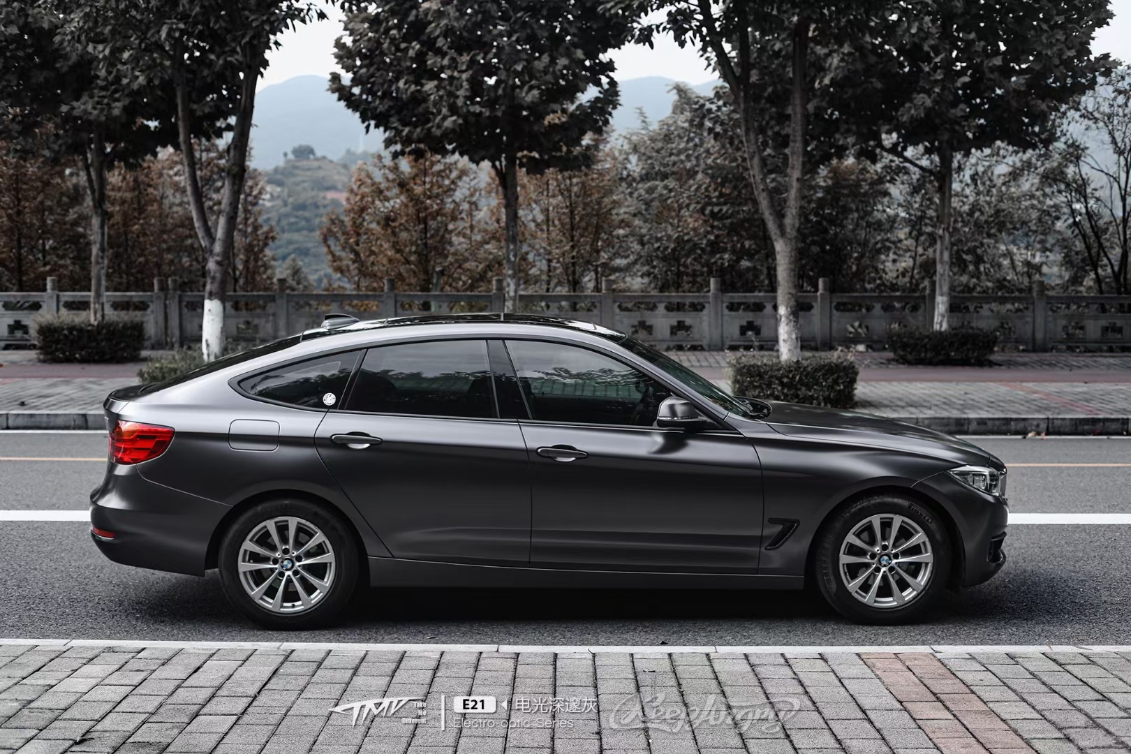 宝马gt320i全车tmd改色膜潮牌车膜电光深邃灰