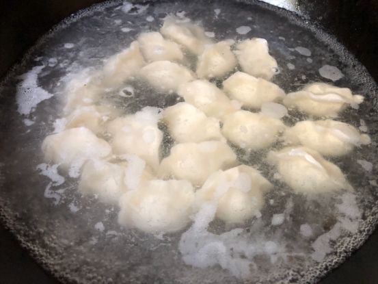 鲜香的鲅鱼饺子，自己在家做超简单，又鲜又Q弹