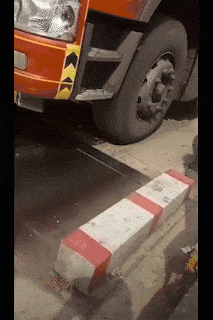 手段二:"飞天"技术 - 跳磅安装地磅作弊器是常见的一种作弊手段,常见