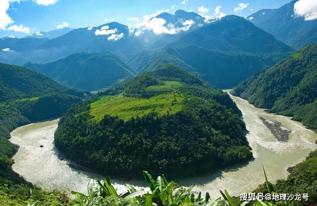 在地壳运动中，为什么河流阶地一般都形成在地壳抬升过程中？
