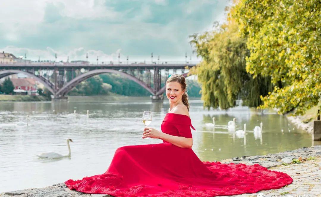 头巾|斯洛文尼亚盛产美女吗?斯洛文尼亚女人漂亮吗?