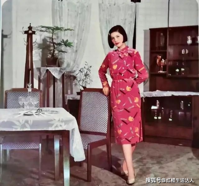 年代 80年代中国时尚美女，衣着打扮现在看起来也不过时!