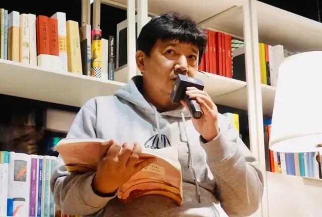 娱乐圈人脉太重要,何炅带魏大勋去朗读会,黄磊安排张艺兴见大佬_张义