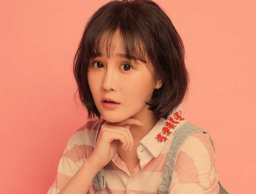 李小璐赵本山女儿太飒！直播间大方承认花30万做鼻子，近照酷似李小璐
