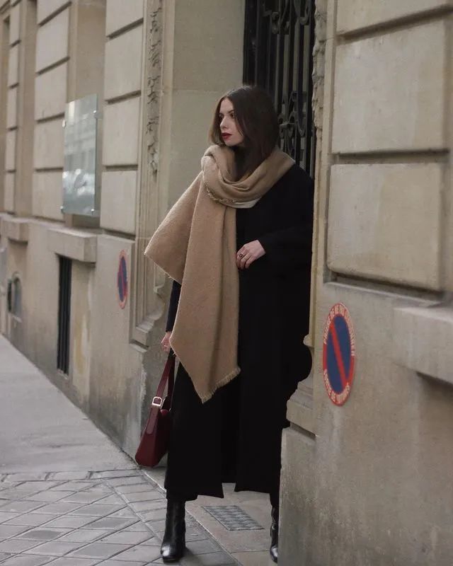 棕色 Solene Lara用穿搭表现出内敛的法式诱惑|博主推荐