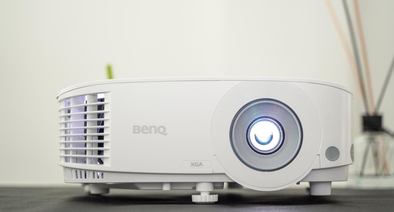 原创高性价比明基e530智能商务投影仪中小企业的高效办公好助手