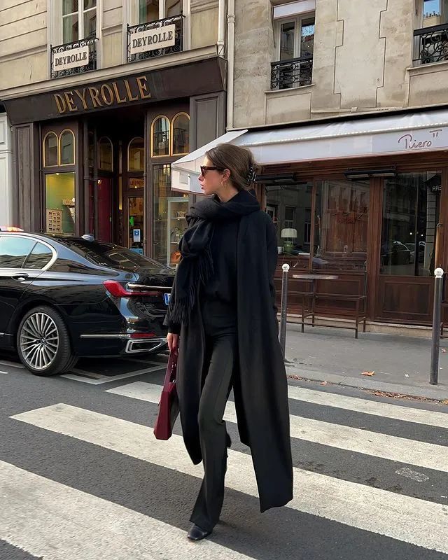 棕色 Solene Lara用穿搭表现出内敛的法式诱惑|博主推荐