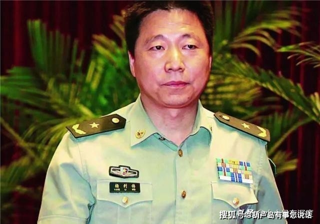 李庆龙他是杨利伟的教练却无缘太空成为航天员要过多少难关