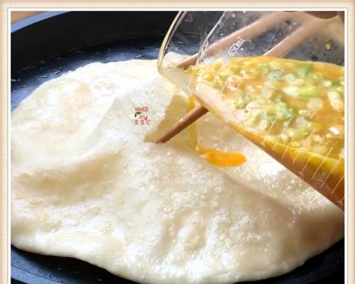 的表面|夏天必备快手鸡蛋泡泡饼,不用发面特简单,30分钟搞定全家人早餐