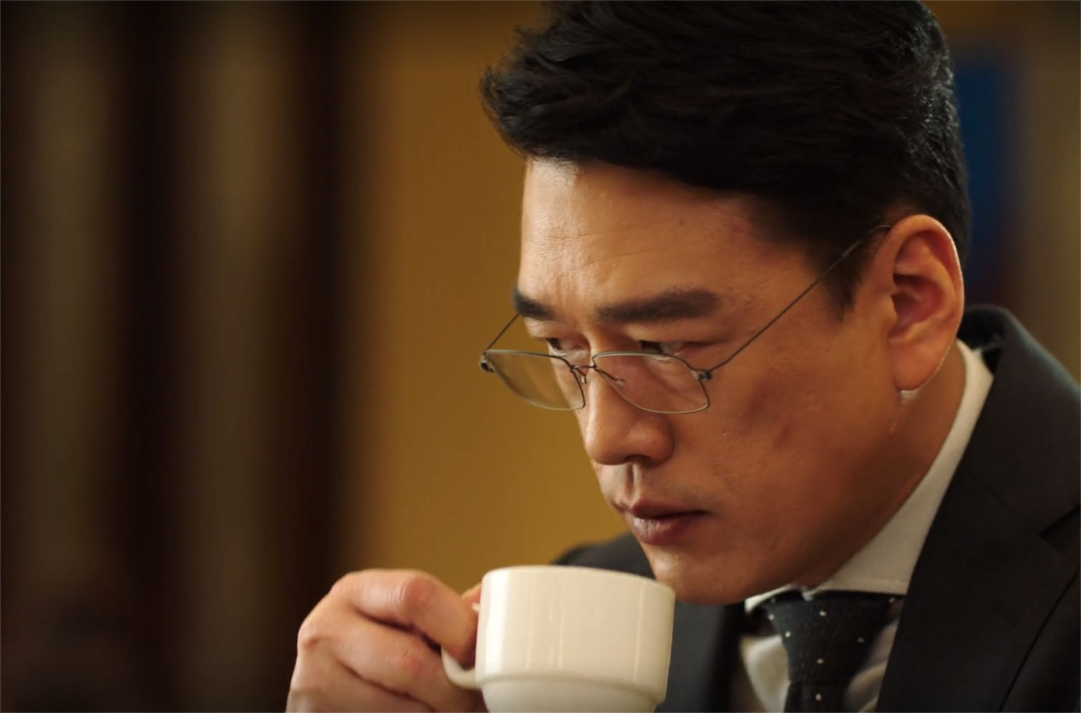 片段|完美伴侣:难得的搞笑片段来了,林庆昆误以为自己轻薄了陈珊