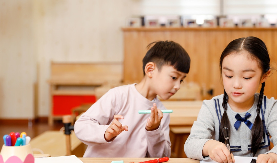 轨迹|哈佛研究：3岁上幼儿园和4岁上幼儿园的孩子，人生轨迹大不同