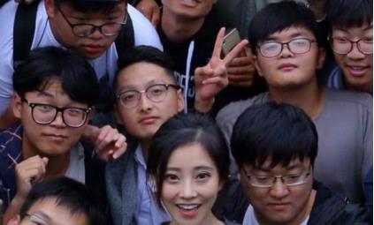 结局|“斗鱼一姐”冯提莫，30岁就这样写好了她的结局