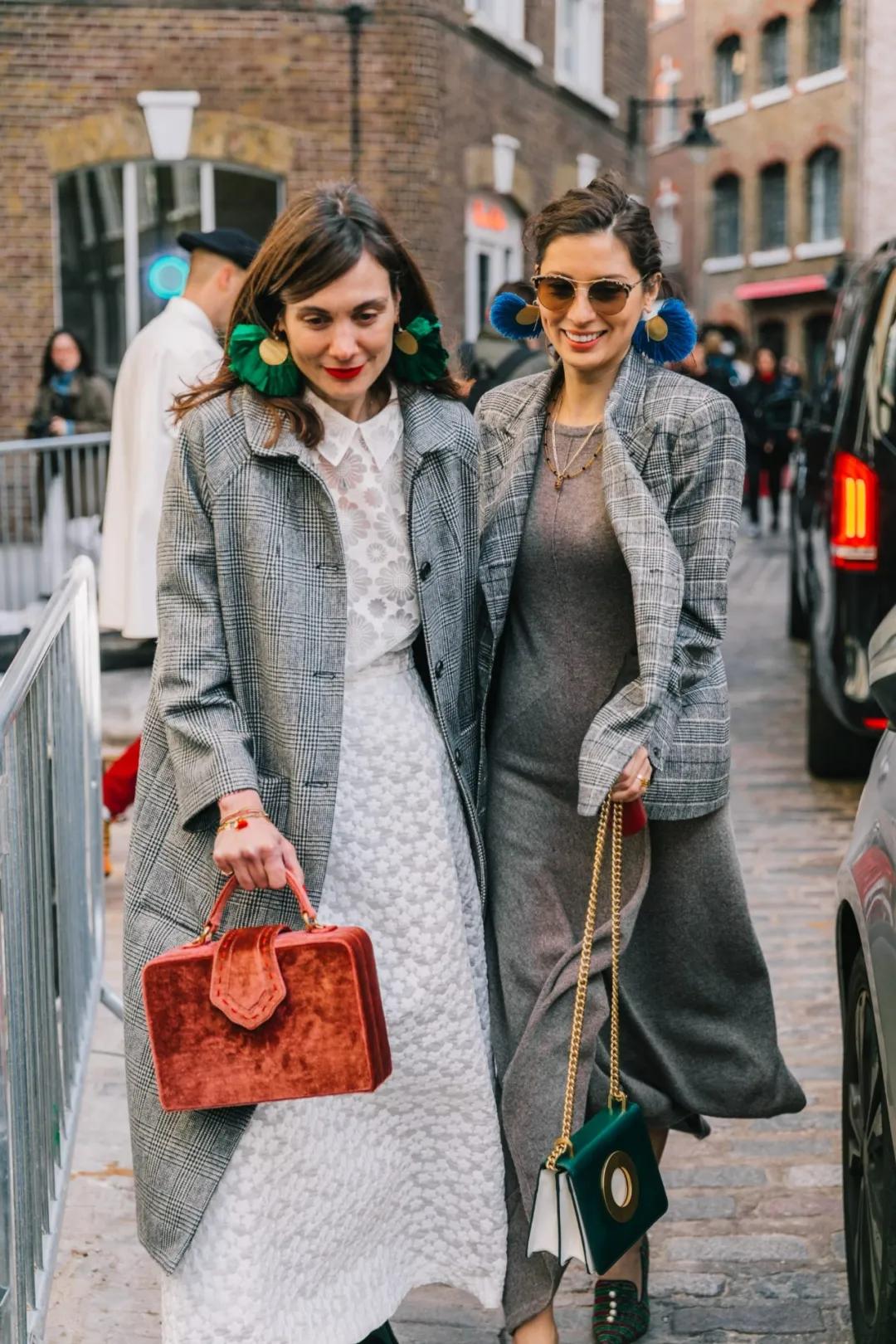 饱和度 春节穿什么|帮你挑好了这4款裙子,谁穿谁美~