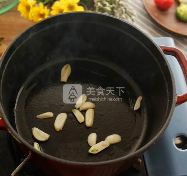 做法|蒜香双色花菜，色香味俱全，端上桌都抢着要吃