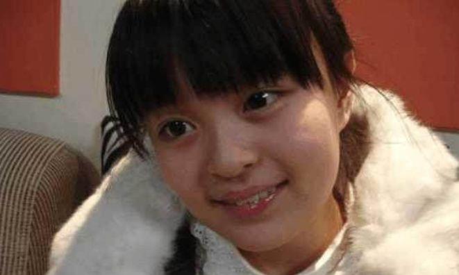 她是11年前霸屏的小女星,曾和胡歌互称兄妹,后来成美女学霸_赵梓存