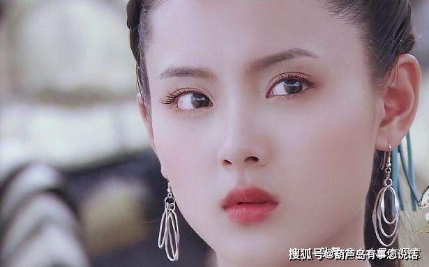 原创小刘佳和杨超越她俩长得简直一模一样的说是亲姐妹都有人信