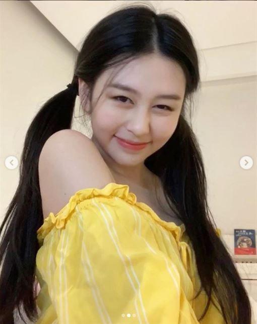 怎么自拍出撩人的照片 7deaf58ee94b4d928e412da853f4bfe6.jpeg
