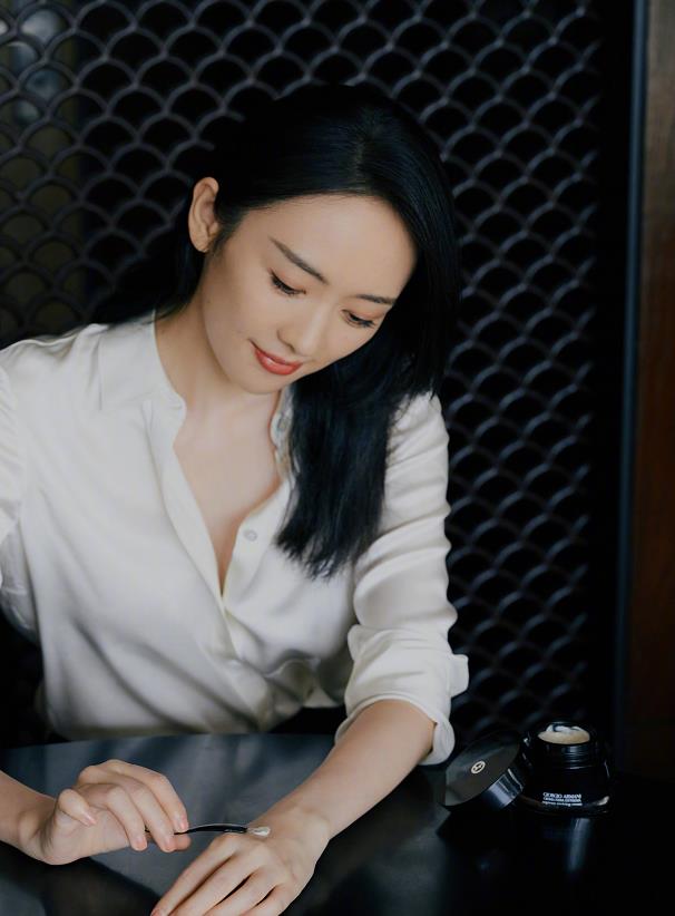 材质 童瑶走红毯真任性,不穿礼服却穿白衬衫配黑裤,却意外有了高级感