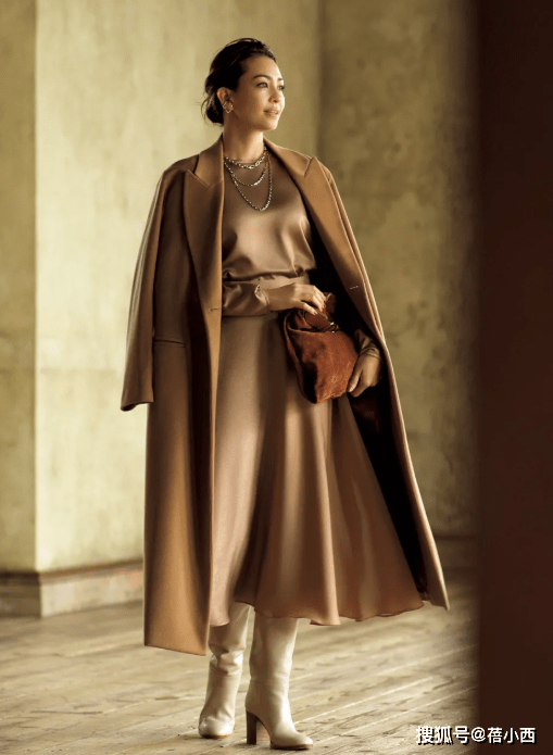 显得 牛仔裤哪有半身裙优雅？看日杂博主的神仙搭配方案，高级又简约