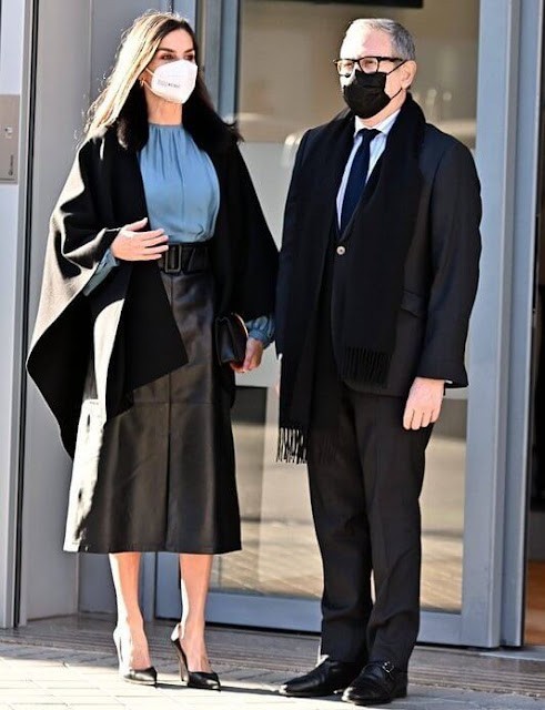 身材 西班牙王后的最新营业照曝光！光腿穿紧身裙气质出众，红色很适合她