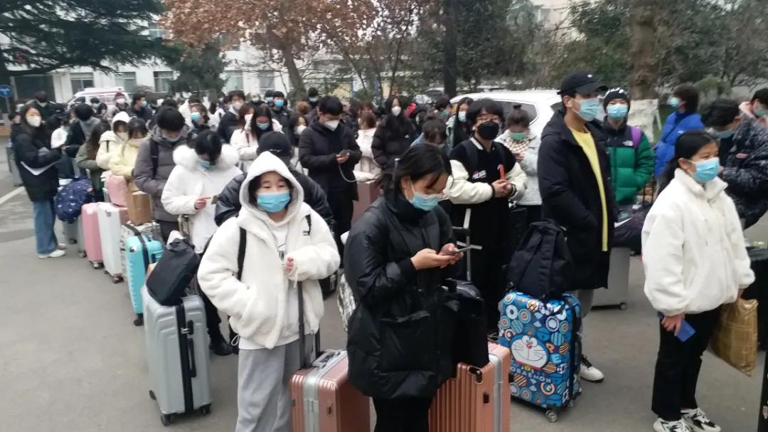 “疫”路回家 有爱相随 | 西安职业技术学院护送学生平安返乡