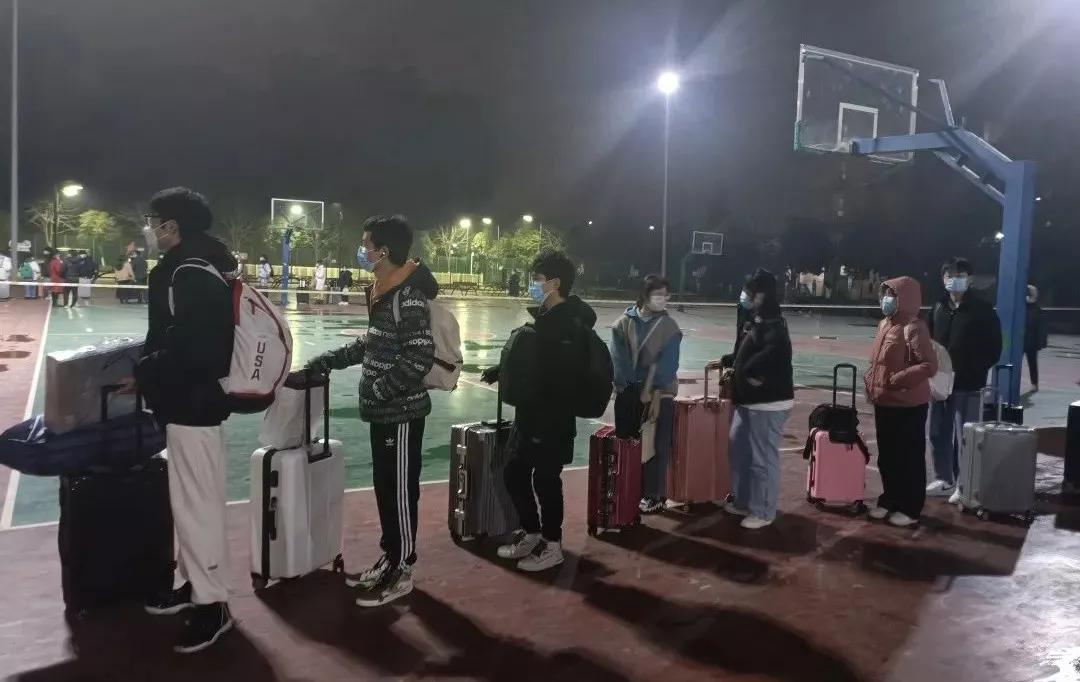 “疫”路回家 有爱相随 | 西安职业技术学院护送学生平安返乡