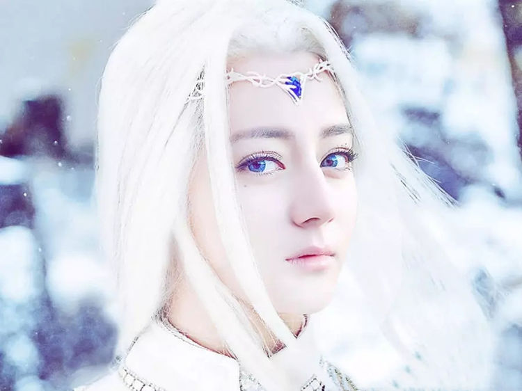 带着女明星的白发造型：躲过了鞠婧祎，避开了宋茜，还是对她心动了！