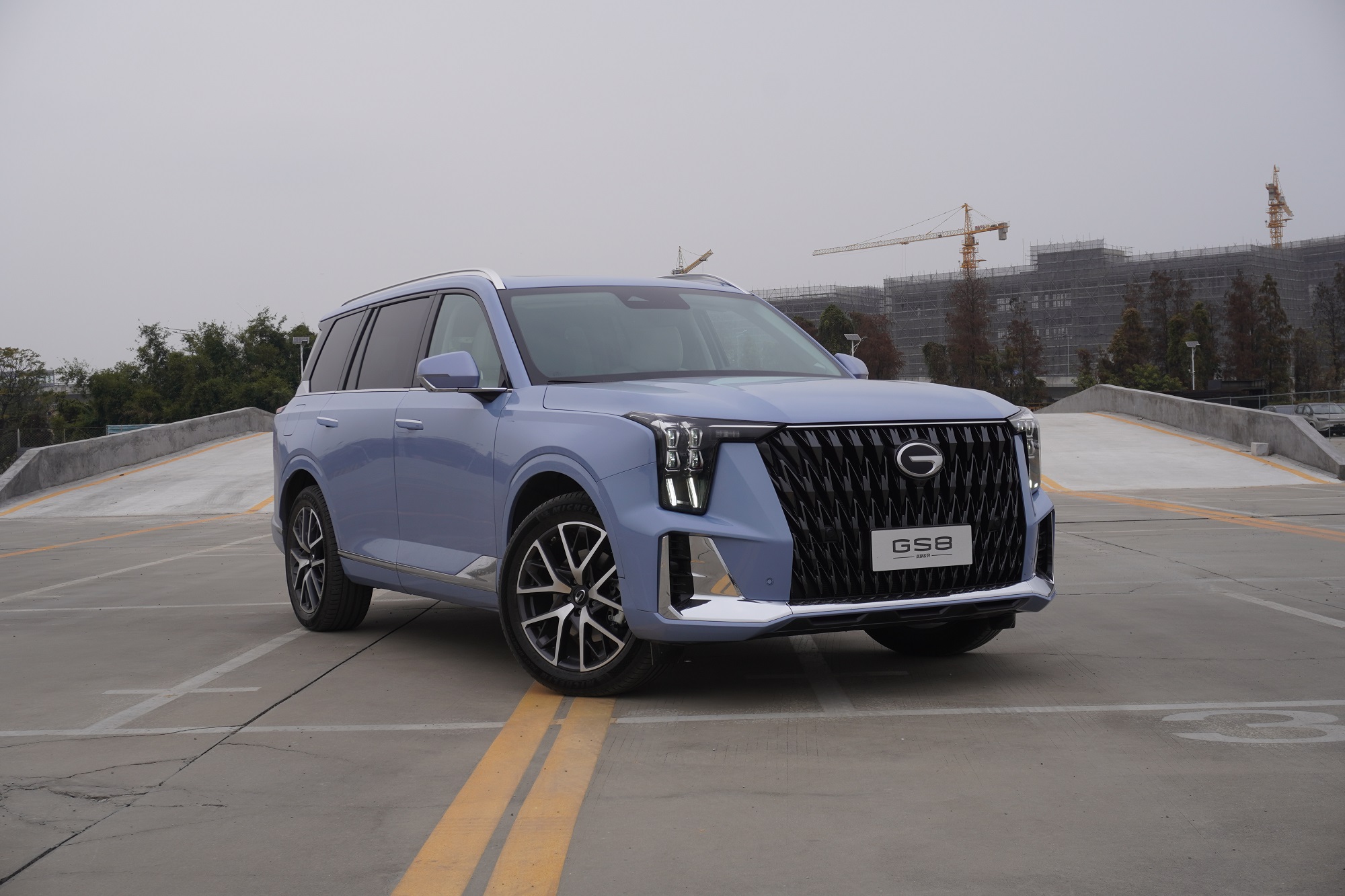 车长超5米,配丰田混动,实拍全新第二代传祺gs8