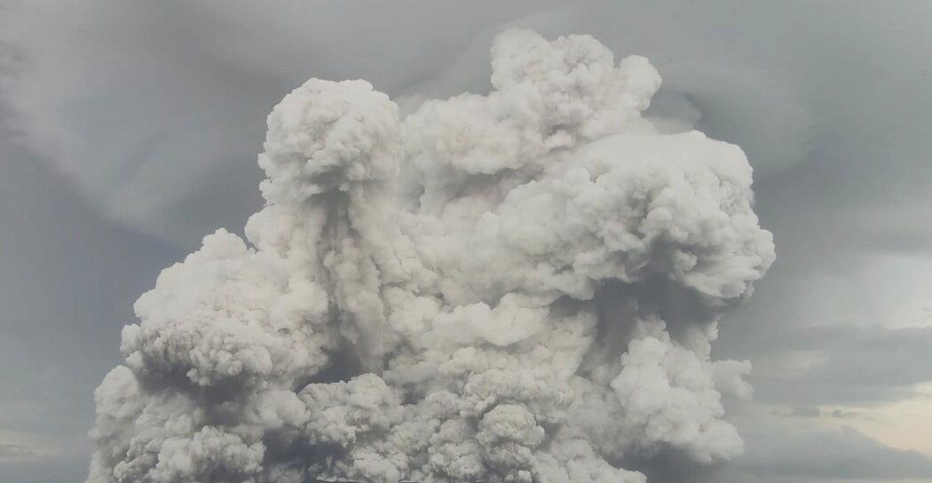 汤加火山灾难级爆发后，科学家发现神秘现象，几十个同心圆在蔓延