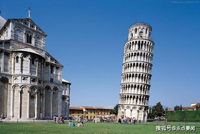 意大利比萨斜塔，世界最倾斜的塔