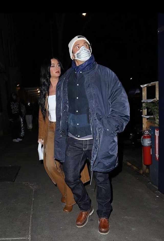 身材 精灵王子一家三口首次同框!1岁女儿粉衣裹身超萌,水果姐尽显老态