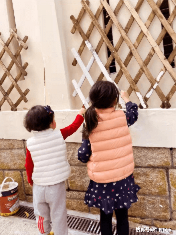 郭晶晶全家勞力迎新年，三個兒女親自粉刷圍欄，可愛懂事不嬌氣 娛樂 第4張