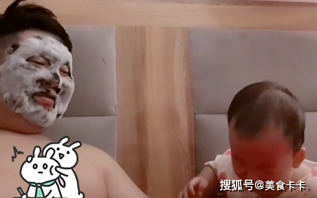 爱美“最臭美奶爸”敷面膜带娃火了，娃被吓得一激灵：这是人干的事？