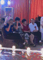 蛐蛐|搞笑GIF段子:太无聊了,捉了两只蛐蛐比赛